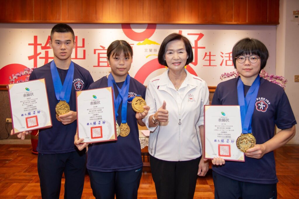 宜蘭囝仔國際健力錦標賽奪佳績  縣長接見表揚