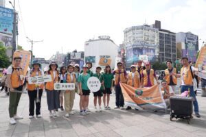 百川扶輪社攜手北一女學生   西門町淨街撿拾菸蒂環境更美麗 