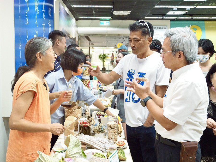 蘇澳鎮公所宣傳多元農遊新遊程 小農們展示琳瑯滿目的自家商品