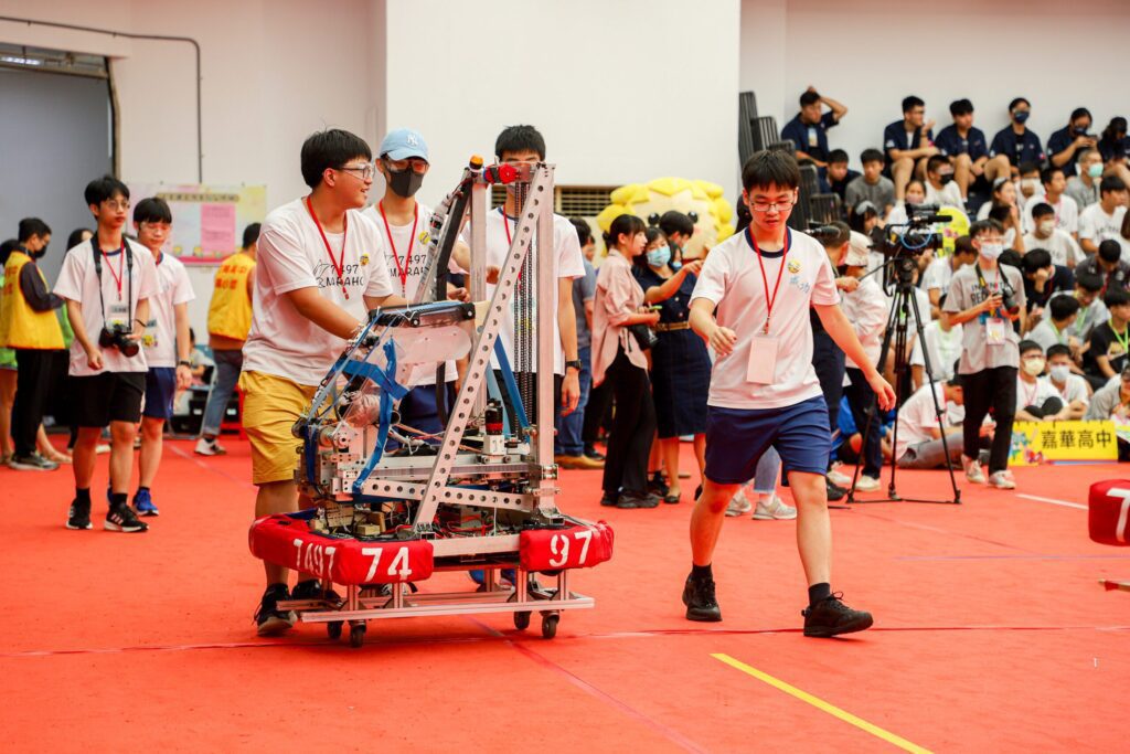 FRC機器人季後賽登場　全國18支隊伍同場比拚