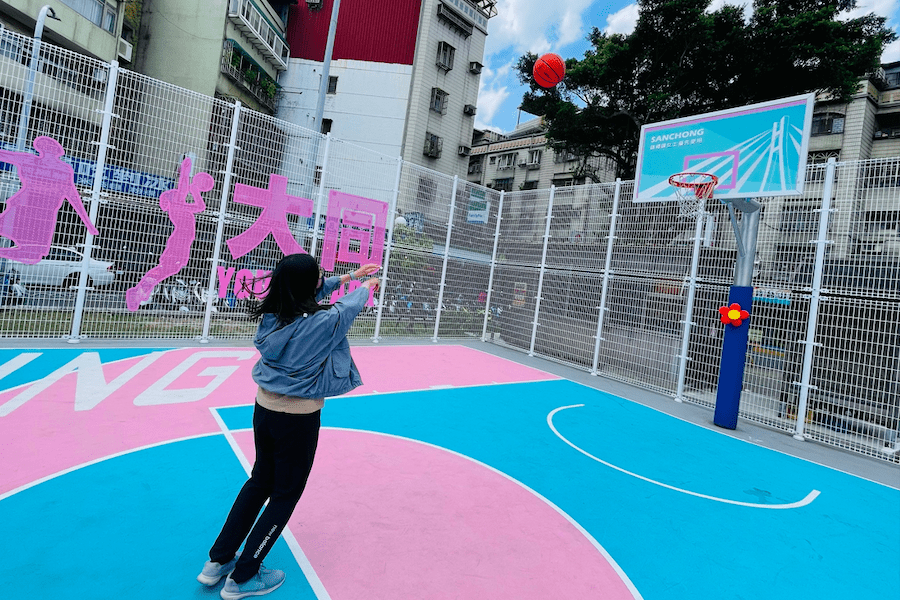 性別友善的籃球場     三重大同公園籃球場融入性平概念     呼籲禮讓女士優先使用