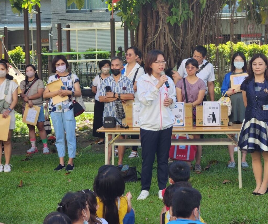 屏東市民和國小歡喜迎新生　市長佳琪姐姐來巡堂