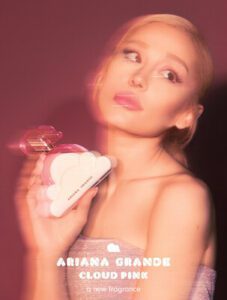 雲彩散開，Ariana Grande 推出她的最新香水 Cloud Pink