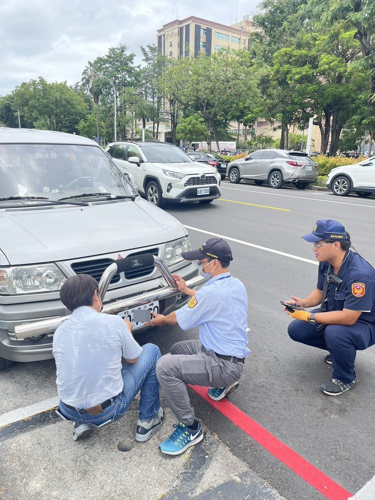 守護公益，不讓「霸王車」橫行，高雄市區監理所跨機關合作，科技掌握取締註銷號牌車輛！