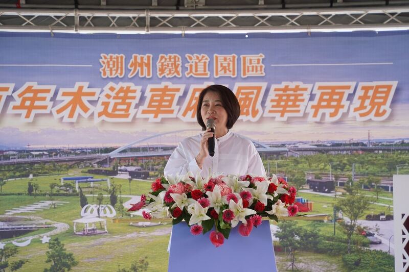 屏東鐵道觀光新亮點 百年木造車廂進駐潮州鐵道園區
