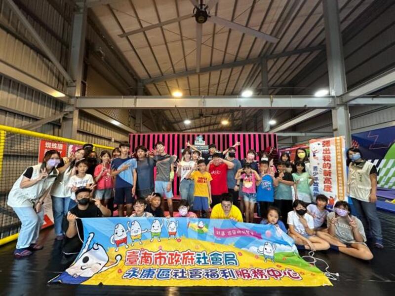 南巿社會局永康社福中心彈翻闖關趣　黃偉哲邀兒少暑假放下3C Fun心玩