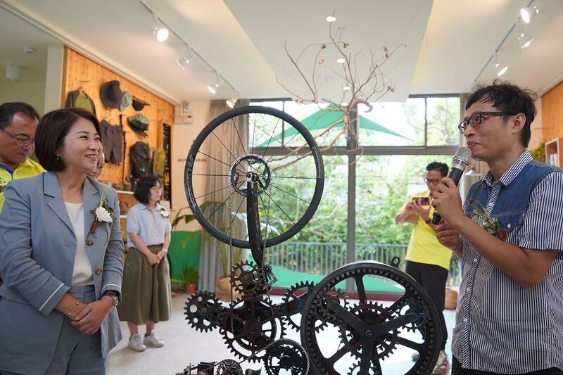 屏東青年旅創基地「聲音輪藝術展」開幕 廢棄單車零件化身置藝術 小小車手挑戰自我