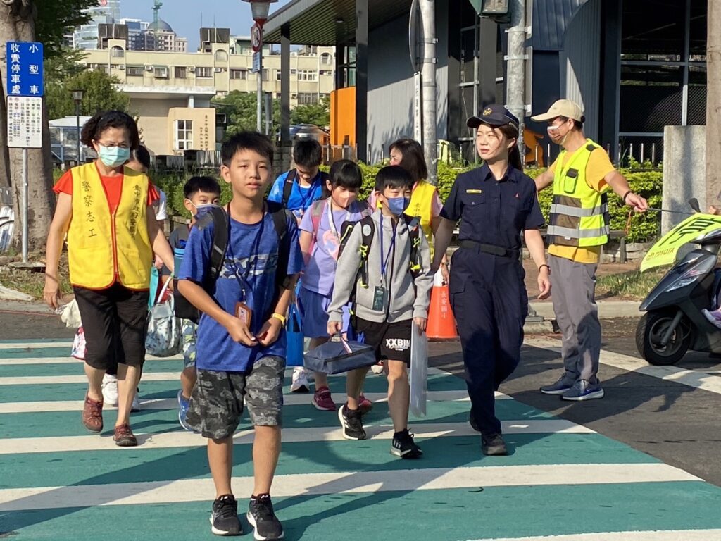 校園開學日  第六分局守護學童揪甘心