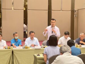 王定宇促成農業部長陳吉仲與南關線農民對話　南關線四個行政區多數里長和農會理事長、總幹事等農政單位要角均到場