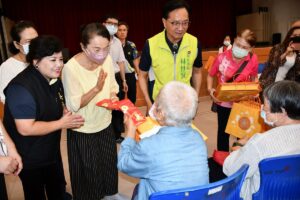 大通電子再度展現愛心　發放彰化獨居長者秋節慰問金