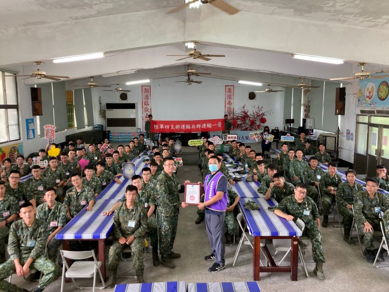 中秋連假前夕　潮警向營區弟兄作交通安全、反毒及反詐等案例宣導