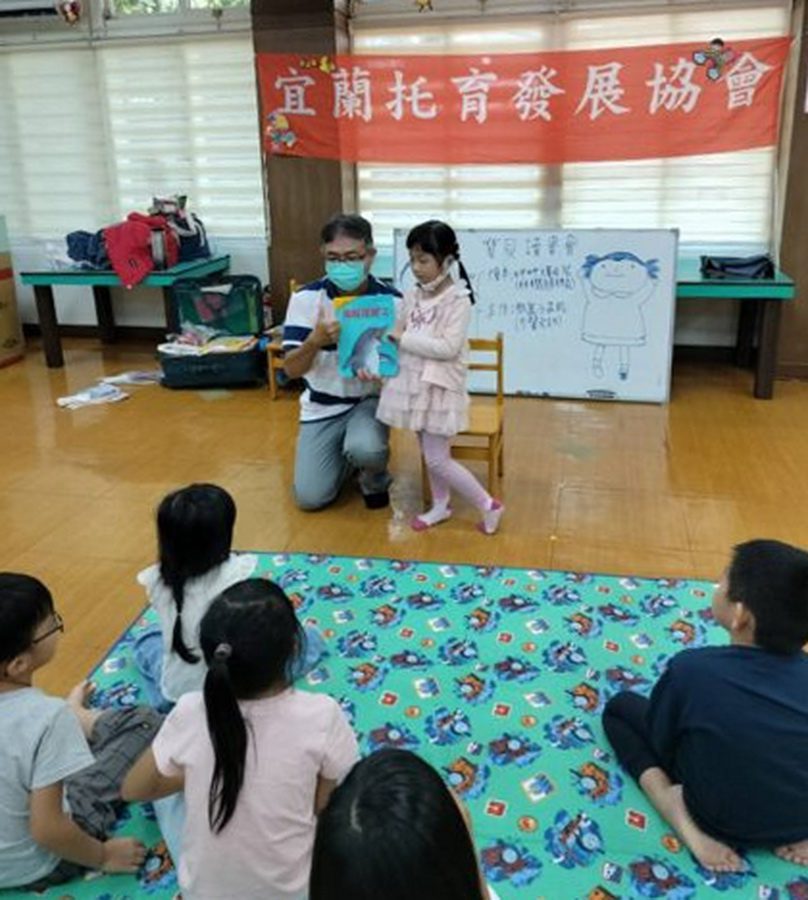 大手牽小手　每月雙周六羅東兒童美語圖書館歡迎0到6歲親子共讀