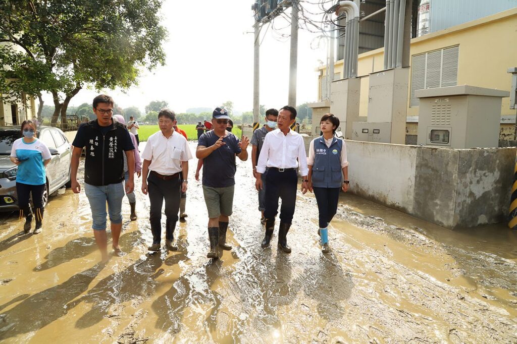 嘉義縣0910大豪雨衝擊農畜產業　翁章梁勘災畜牧場及木瓜園