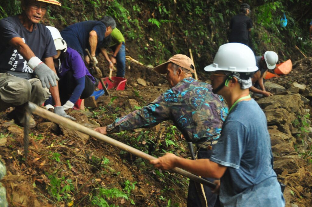 「出公工」修水圳　雙連埤古水圳修復工作假期報名中