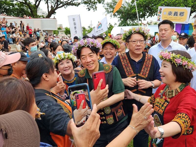 賴清德參加屏東縣原住民族收穫節 周春米向族人報告三大喜訊