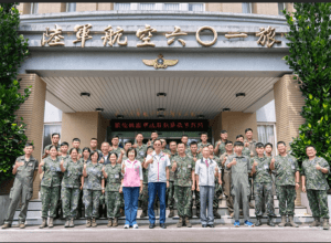 張善政感恩國軍      親臨營區慰勞士兵      送上中秋祝福