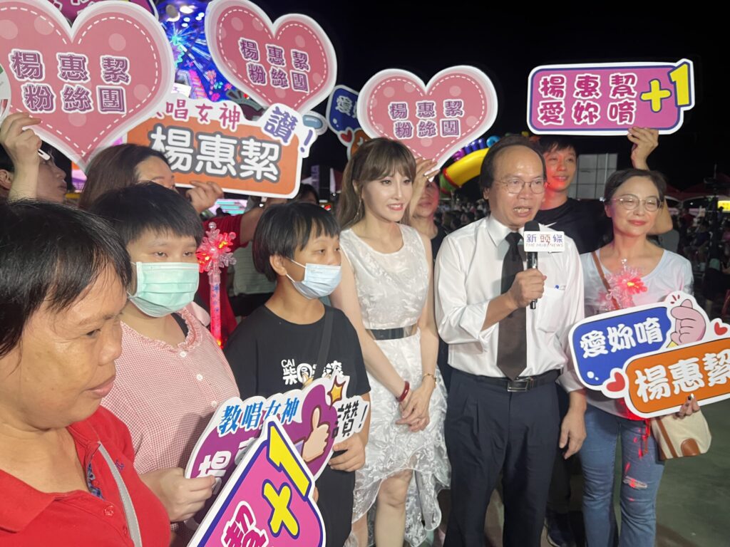 影音/月圓中秋 幸福北斗教唱女神炒熱現場氣氛