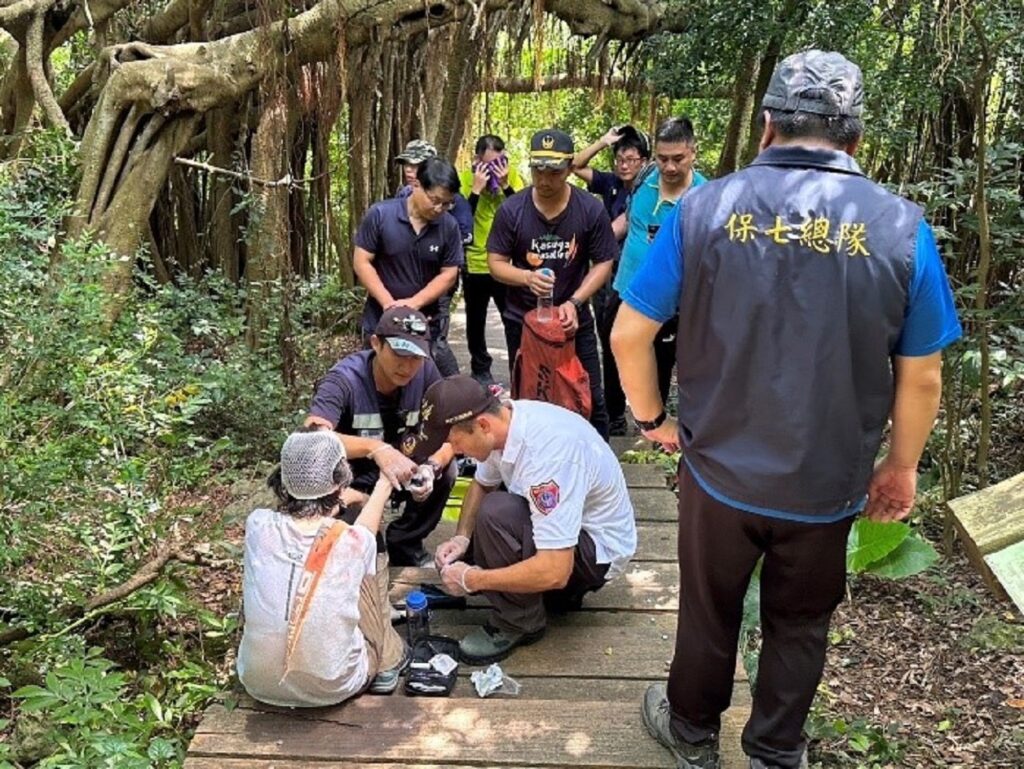 踏青倒臥山徑　頭傷血流不止保七警馳援救助