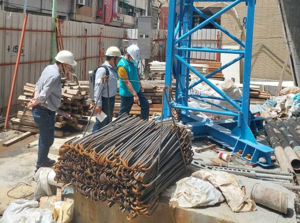 海葵襲高雄　高市勞工局颱風過後進場督促工作場所安檢復原