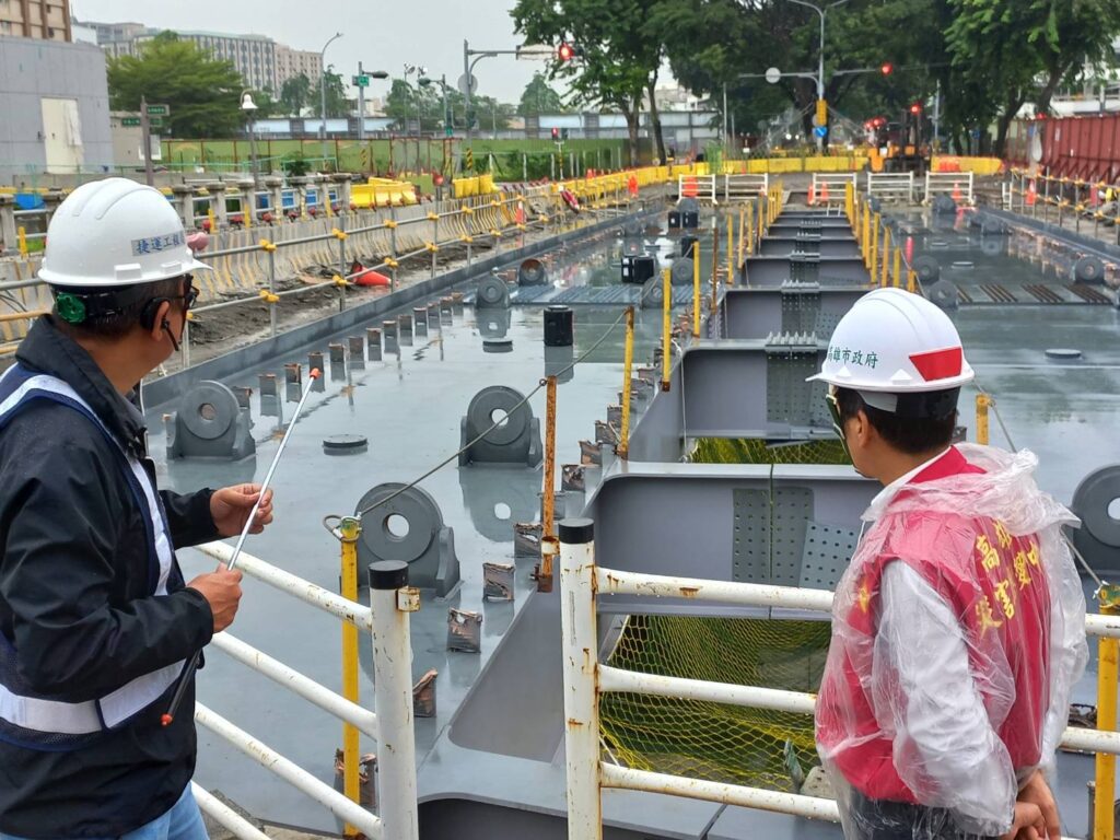 海葵颱風來勢洶洶　林副市長巡視輕軌龍華橋吊裝工程及防汛整備