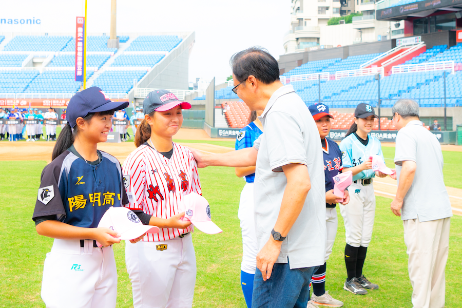 中信盃黑豹旗棒球大賽登場      張善政鼓勵未來棒球之星