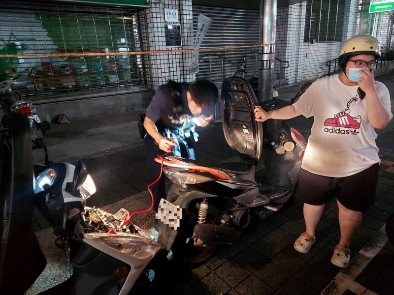 機車電瓶沒電　屏市警暖心救援助返家