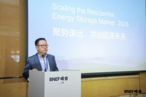 派能科技聯合彭博新能源財經聯合發佈全球戶儲市場白皮書