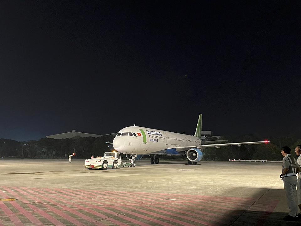 台中峴港包機直飛開航　越竹航空首架次抵達