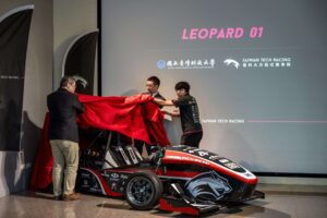 臺科大發布新一代電動賽車「Leopard 01」　百公尺加速僅需5秒