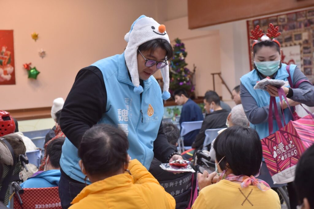 耶誕愛心列車開進弱勢社福機構  市公所與代表會愛心備受好評
