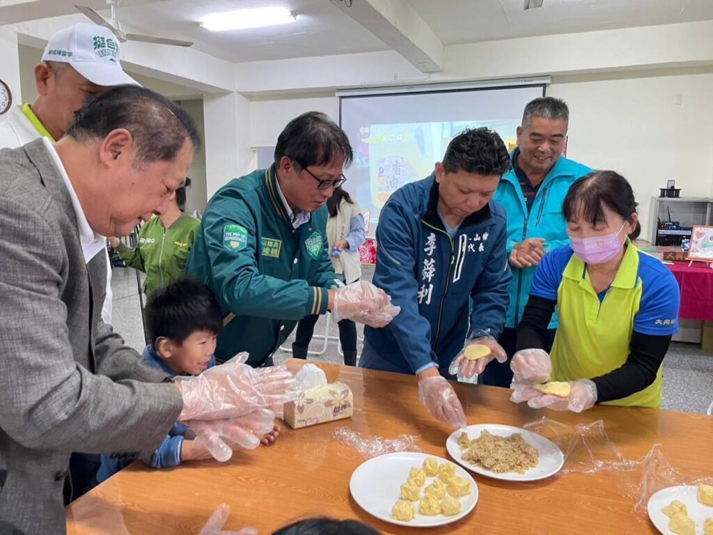 祖孫共做特色米食　冬山鄉長者秀絕活、憶人生