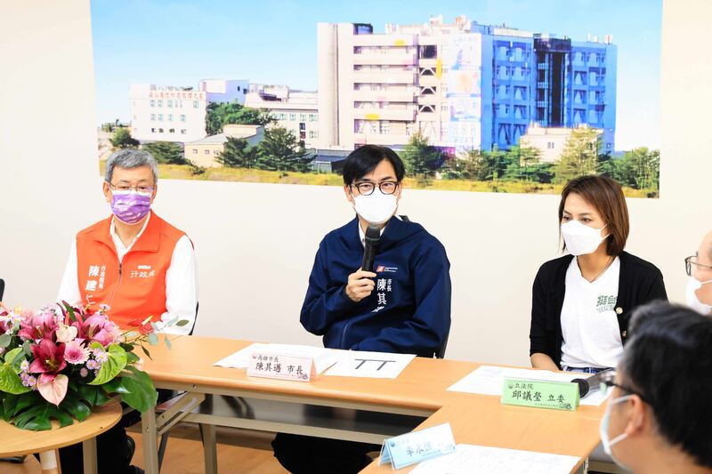 陪同陳建仁院長視察旗山醫院長照大樓 陳其邁肯定旗山醫院長照服務
