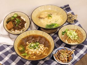 新竹超人氣麵館│三種麵條自由挑選 養生「燉雞麵」來店必點！