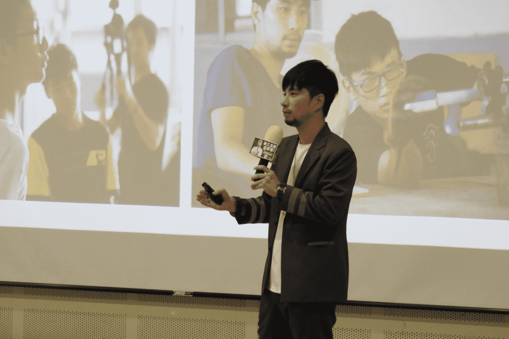 挑戰職場苦頭     聽『超認真少年』講述的勵志故事     感動百名青年