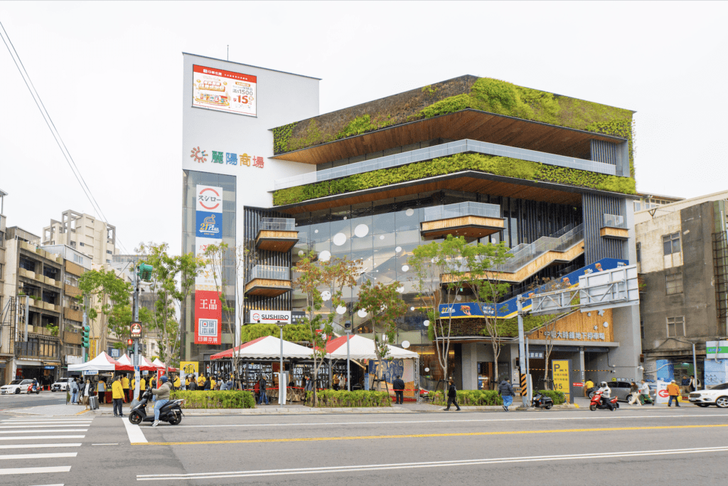 桃園市副市長點亮回憶     中壢大時鐘改建啟動     期待成新地標