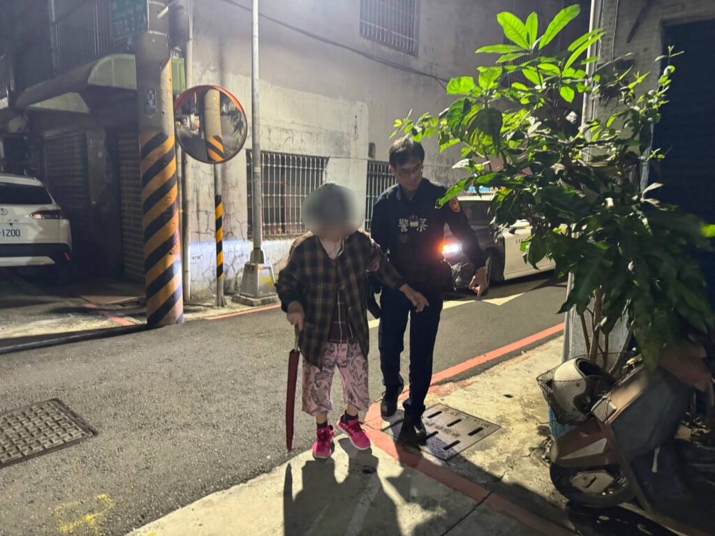 八旬婦外出跌路中　警民合作助阿婆找到回家路