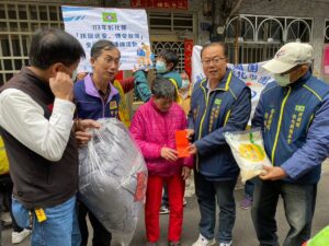 彰化救國團全國公益連線「扶弱送愛，傳愛台灣」　關懷超過百戶獨老、單親弱勢家戶