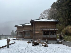 太平山與明池都降雪　樹梢大地成銀白世界