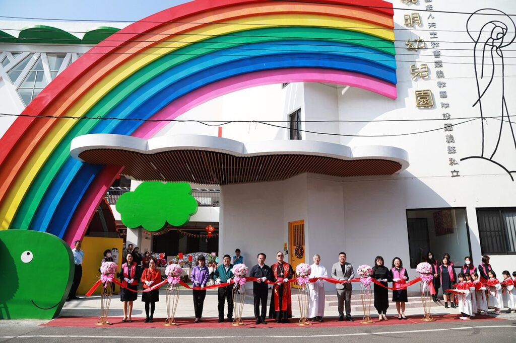 嘉義縣私立曉明幼兒園新校舍落成剪綵　準公托減輕家長負擔