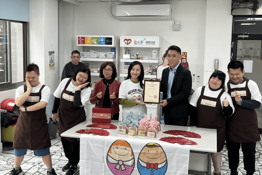 香港善心謝女士購王媽媽溫馨酥送小作所     唐氏症基金會轉贈年菜助身障及弱勢兒少