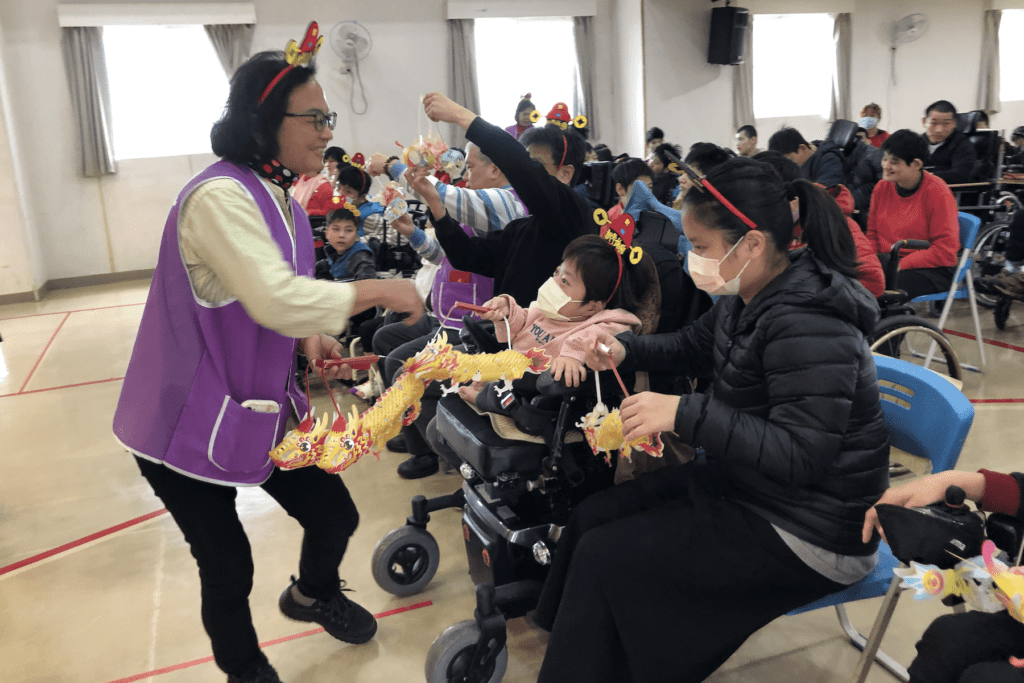 新北八里愛心教養院院生返院     志工精心準備新春迎院活動     溫馨感動全場