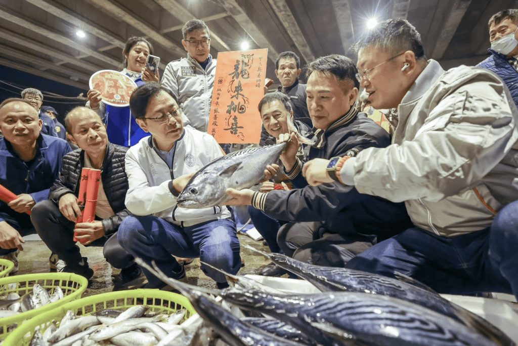 張善政視察桃園魚市場與果菜市場供貨情形      供應充裕讓民眾安心採買過好年