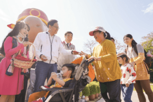 張善政發「龍平安」福袋     桃園遊客添福氣、祈平安喜樂