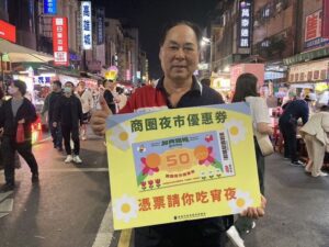 紅髮艾德開唱！演唱會經濟搭上黃色小鴨熱潮 高雄商圈夜市人潮從晚餐時段客滿至深夜