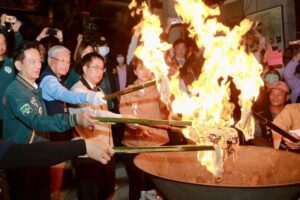 台南市長黃偉哲積極推動「東山迎佛祖」 期民俗扎根校園