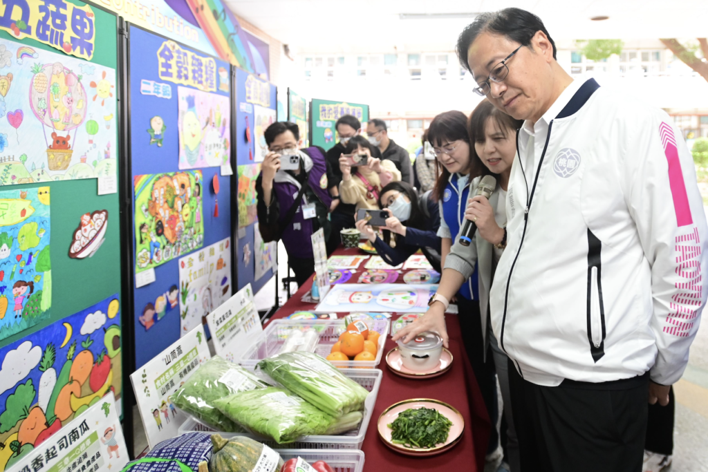 張善政關切學生營養午餐     桃園市智慧廚房將助力提升品質