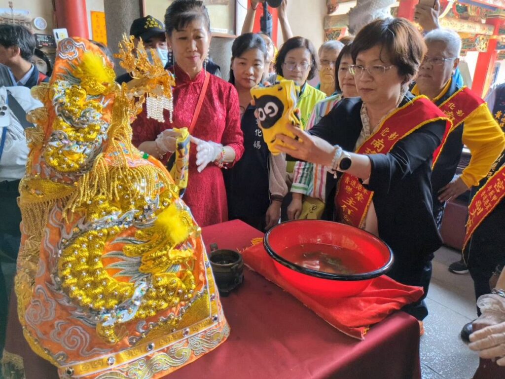 南瑤宮笨港進香完成換龍袍　「百年徒步古香路之行」傳衍已2百多年