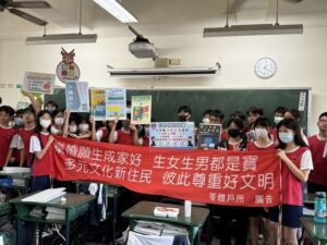 高市苓雅行動列車駛進轄內8所國中 核發國民身分證