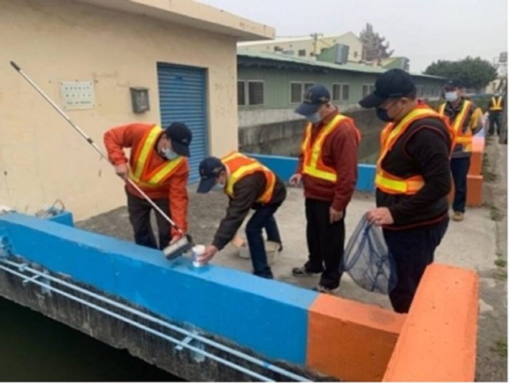 東螺溪岸旁木棉花道盛開　環保局全面加強東螺溪畔旁畜牧業查核