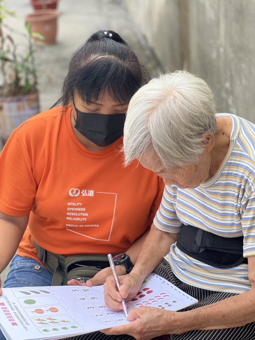 台灣人口老化長期居家照顧服務　安心陪伴及專業服務揪甘心